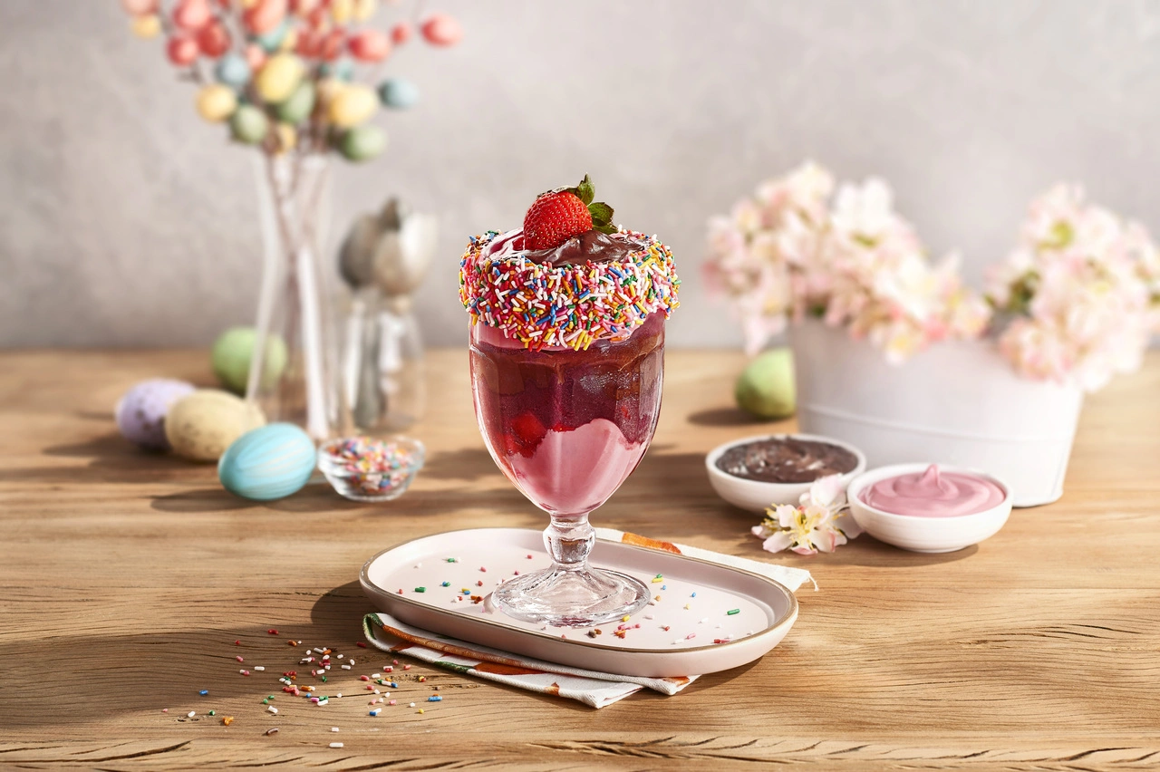 Copas y postres elaborados con capas y contrastes